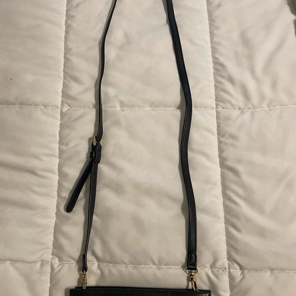Elegant Black Leather Crossbody Bag - Picture 12 of 16
